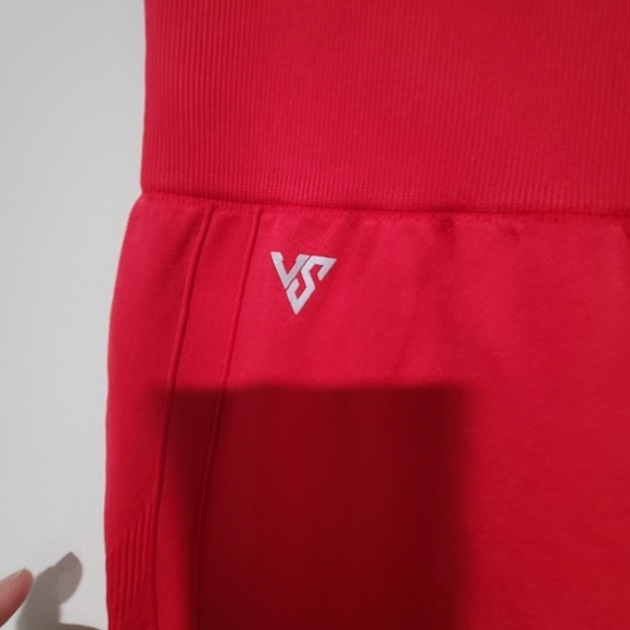 V Shred Seamless Flex Red Leggings Size Large - Picture 6 of 11
